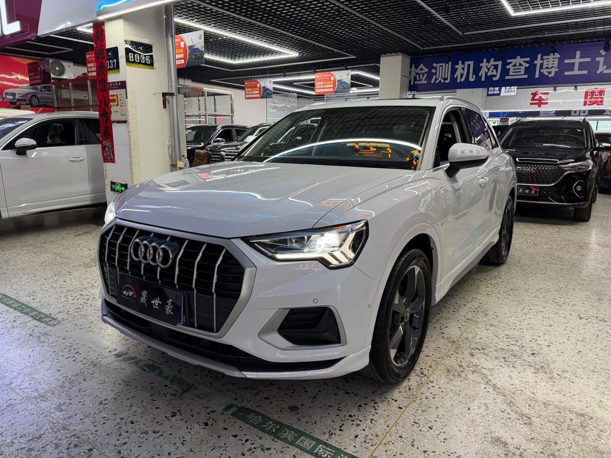 Audi Q3, 2022 г., белый, 27 000 км Audi 奥迪Q3, 2022 г., белый, 27 000 км