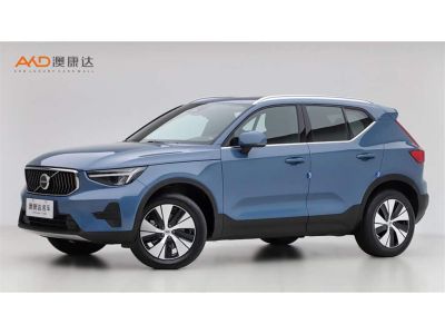 Volvo 沃尔沃XC40, 2024 г., белый, 71 000 км Volvo 沃尔沃XC40, 2024 г., синий, 49 000 км