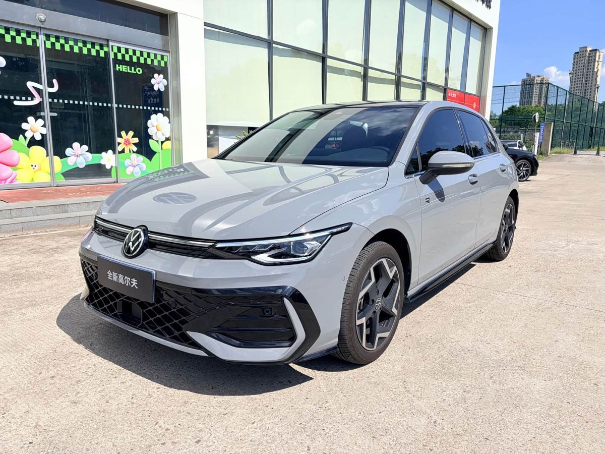 Volkswagen Golf, 2025 г., серебристый / серый, 10 км Volkswagen Golf 2025 300TSI R-Line