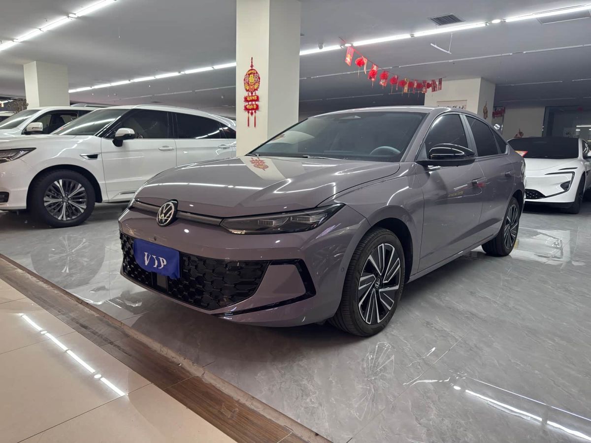 Volkswagen Lavida, 2025 г., красный / фиолетовый, 4 800 км Volkswagen Lavida 2026 Pro 300TSI комплектация «Чжии»