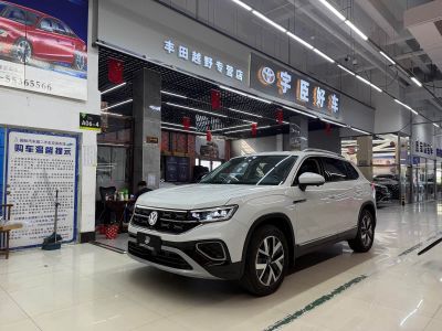 Volkswagen Tayron, 2023 г., белый, 31 400 км Volkswagen Tayron 2023 280TSI одна ведущая ось комплектация «Люкс Plus», исполнение «Цзиньцзе»