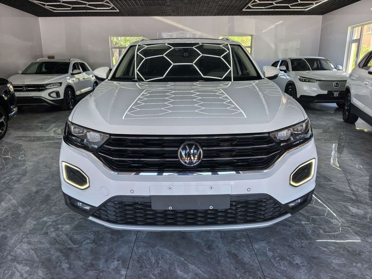 Volkswagen T-Roc, 2022 г., белый, 56 000 км Volkswagen T-Roc 2022 280TSI DSG одна ведущая ось Комфорт PLUS