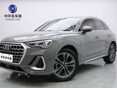 Audi Q3, 2023 г., серебристый / серый, 28 000 км Audi 奥迪Q3, 2023 г., серебристый / серый, 32 000 км