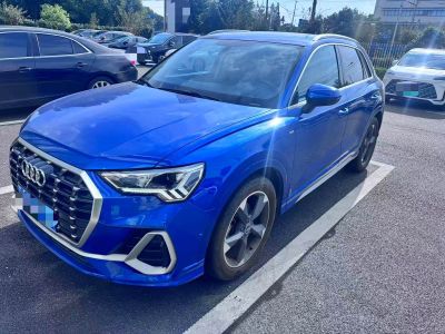 Audi Q3, 2021 г., серебристый / серый, 34 000 км Audi 奥迪Q3, 2021 г., синий, 25 000 км