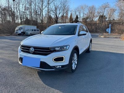Volkswagen T-Cross, 2022 г., красный / фиолетовый, 35 000 км Volkswagen T-Roc 2020 280TSI DSG одна ведущая ось комплектация «Прогресс»