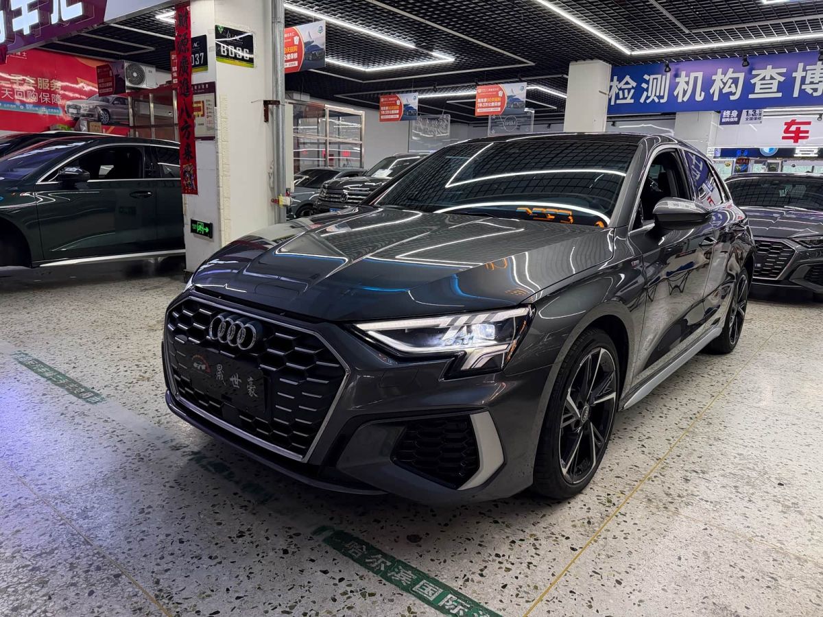 Audi A3, 2023 г., серебристый / серый, 16 000 км