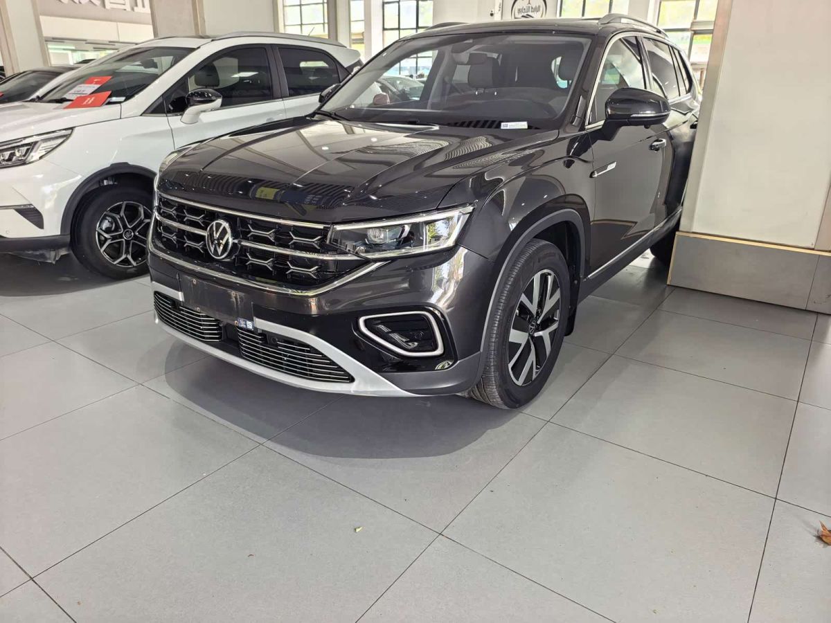 Volkswagen Tayron 2023 330TSI одна ведущая ось комплектация «Люкс Plus», исполнение «Цзиньцзе»