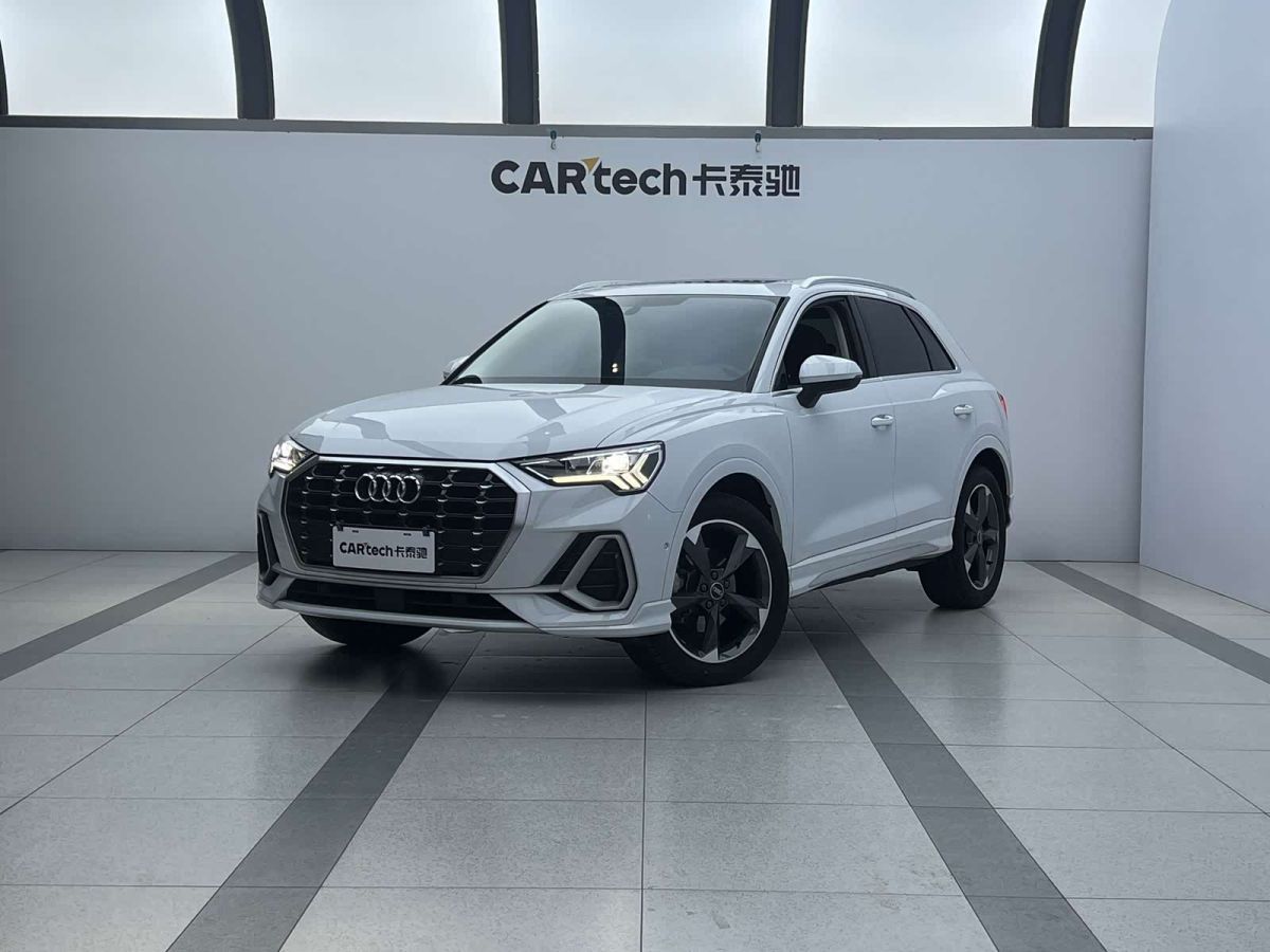 Audi Q3, 2022 г., белый, 62 000 км Audi 奥迪Q3, 2022 г., белый, 62 000 км