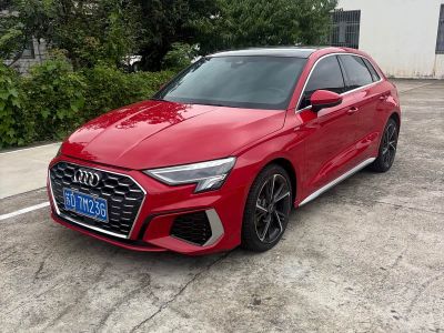 Audi A3, 2023 г., красный / фиолетовый, 43 000 км