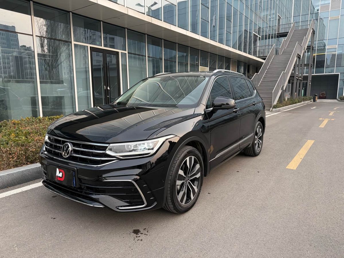 Volkswagen Tiguan L, 2025 г., чёрный, 20 000 км Volkswagen Tiguan L 2025 исполнение «Чучжун» 330TSI автомат одна ведущая ось R-Line Лунъяо версия
