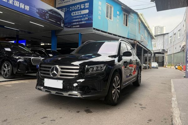 Audi A3, 2022 г., зелёный, 23 600 км Mercedes-Benz 奔驰GLB, 2024 г., чёрный, 30 000 км