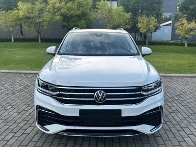 Volkswagen Tiguan L, 2022 г., шампань / коричневый, 44 000 км Volkswagen Tiguan L 2023 обновлённая версия 330TSI автомат одна ведущая ось R-Line комплектация «Юэсян»