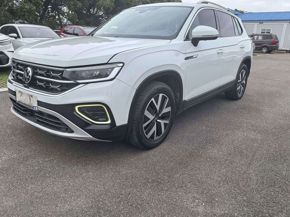 Volkswagen Tayron 2023 330TSI одна ведущая ось комплектация «Люкс Plus», исполнение «Цзиньцзе»