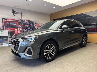 Audi Q3, 2021 г., серебристый / серый, 34 000 км Audi 奥迪Q3, 2021 г., серебристый / серый, 54 000 км