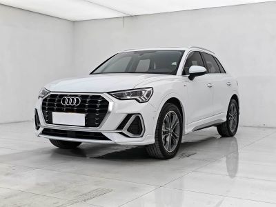 Audi Q3, 2021 г., синий, 43 700 км Audi 奥迪Q3, 2022 г., белый, 16 000 км