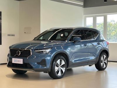 Volvo 沃尔沃XC40, 2024 г., белый, 71 000 км Volvo 沃尔沃XC40, 2024 г., синий, 55 400 км