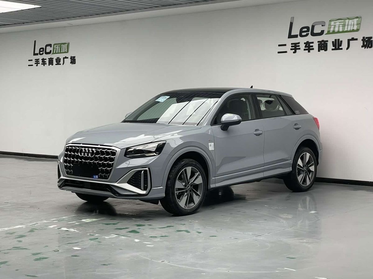 Audi Q2L, 2026 г., серебристый / серый, 100 км Audi 奥迪Q2L, 2026 г., серебристый / серый, 100 км