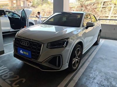 Audi Q2L, 2023 г., синий, 41 000 км Audi 奥迪Q2L, 2024 г., белый, 23 900 км