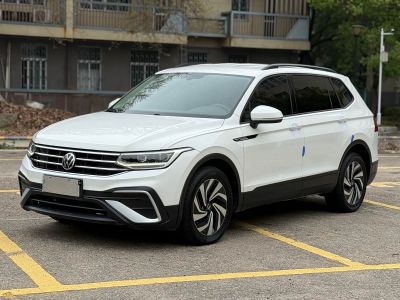 Volkswagen Tiguan L, 2022 г., белый, 28 600 км Volkswagen Tiguan L 2022 330TSI автомат одна ведущая ось Комфорт версия