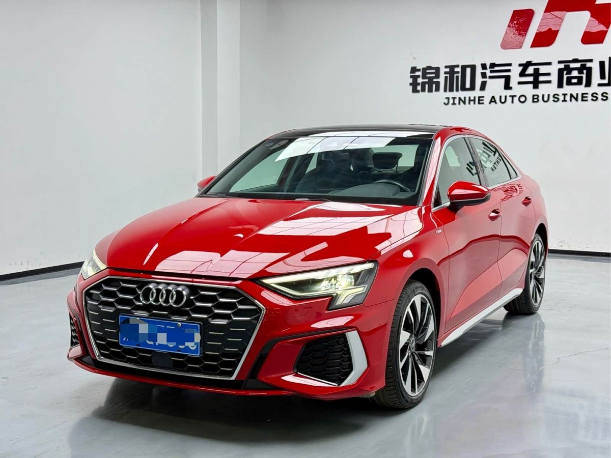 Audi A3, 2023 г., красный / фиолетовый, 35 000 км Audi A3, 2023 г., красный / фиолетовый, 35 000 км