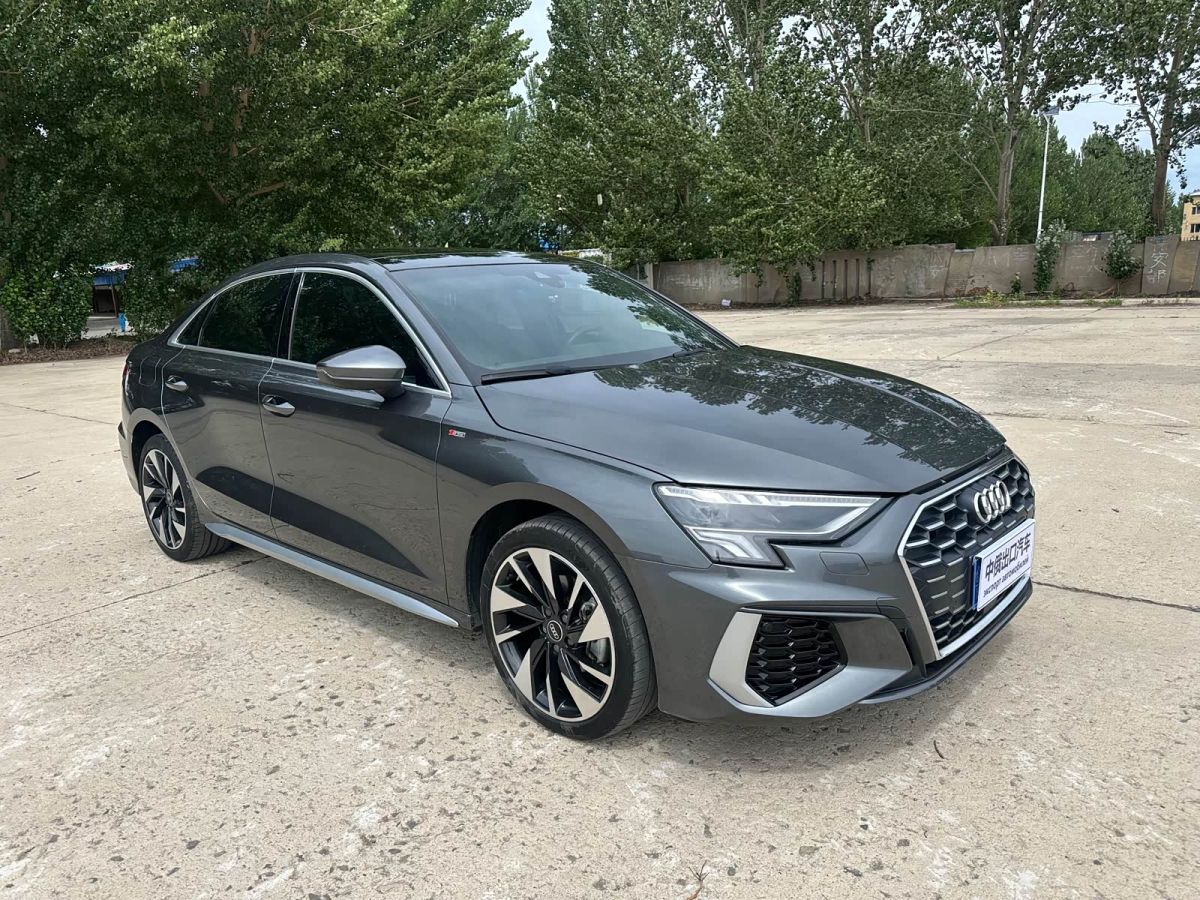 Audi A3, 2023 г., серебристый / серый, 38 000 км