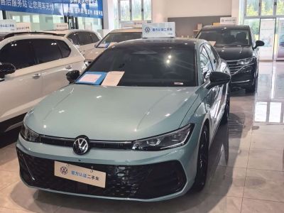 Volkswagen Passat, 2023 г., чёрный, 43 000 км Volkswagen Passat 2025 Pro 380TSI исполнение «Звёздное небо» Лунцзунь версия