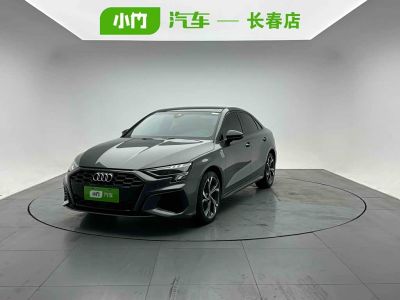 Audi A3, 2022 г., красный / фиолетовый, 49 000 км Audi A3, 2022 г., серебристый / серый, 16 000 км
