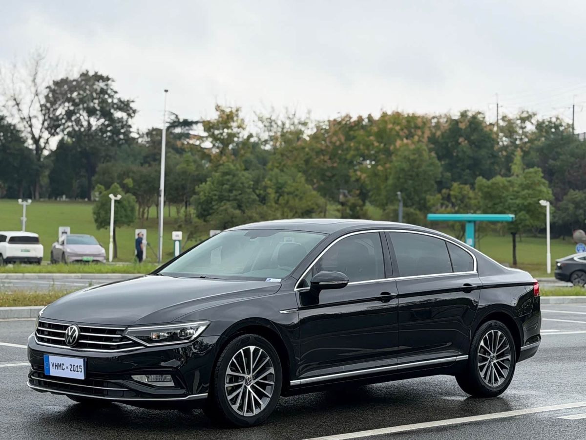 Volkswagen Magotan, 2021 г., чёрный, 70 000 км Volkswagen Magotan 2020 330TSI DSG Люкс