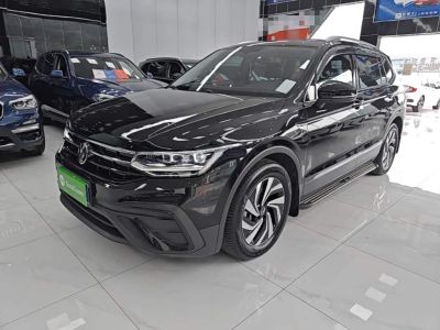 Volkswagen Tiguan L 2024 исполнение «Чучжун» 300TSI автомат одна ведущая ось комплектация «Лунтэн»