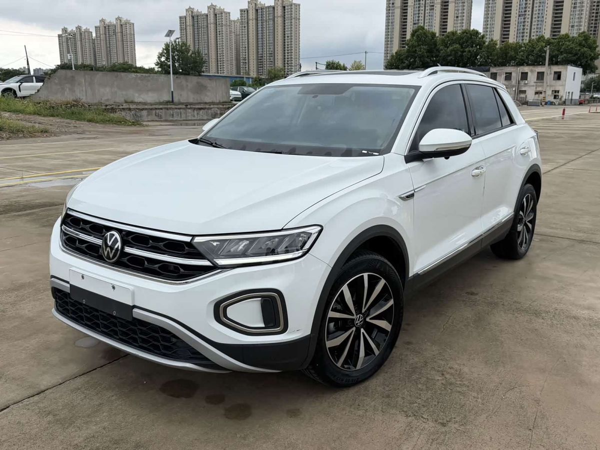 Volkswagen T-Roc, 2023 г., белый, 15 000 км Volkswagen T-Roc 2023 280TSI DSG одна ведущая ось Шигуан версия