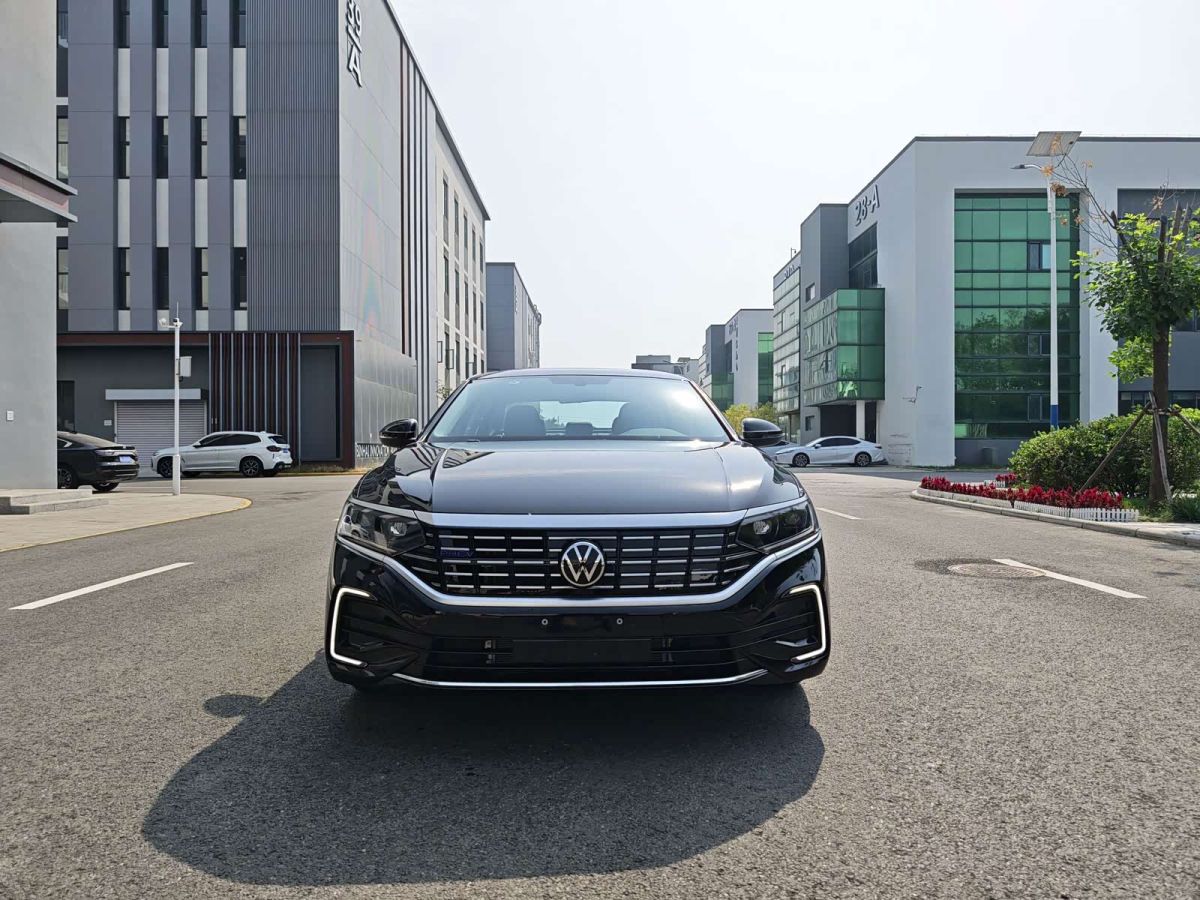 Volkswagen Passat подключаемый гибрид 2025 430PHEV гибрид комплектация «Бизнес»