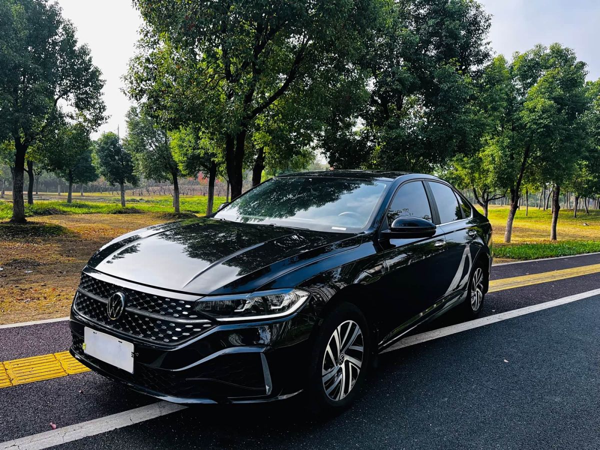 Volkswagen Lavida, 2022 г., чёрный, 39 000 км Volkswagen Lavida 2023 обновлённая версия 200TSI DSG исполнение «Звёздное небо» комплектация «Маньи»