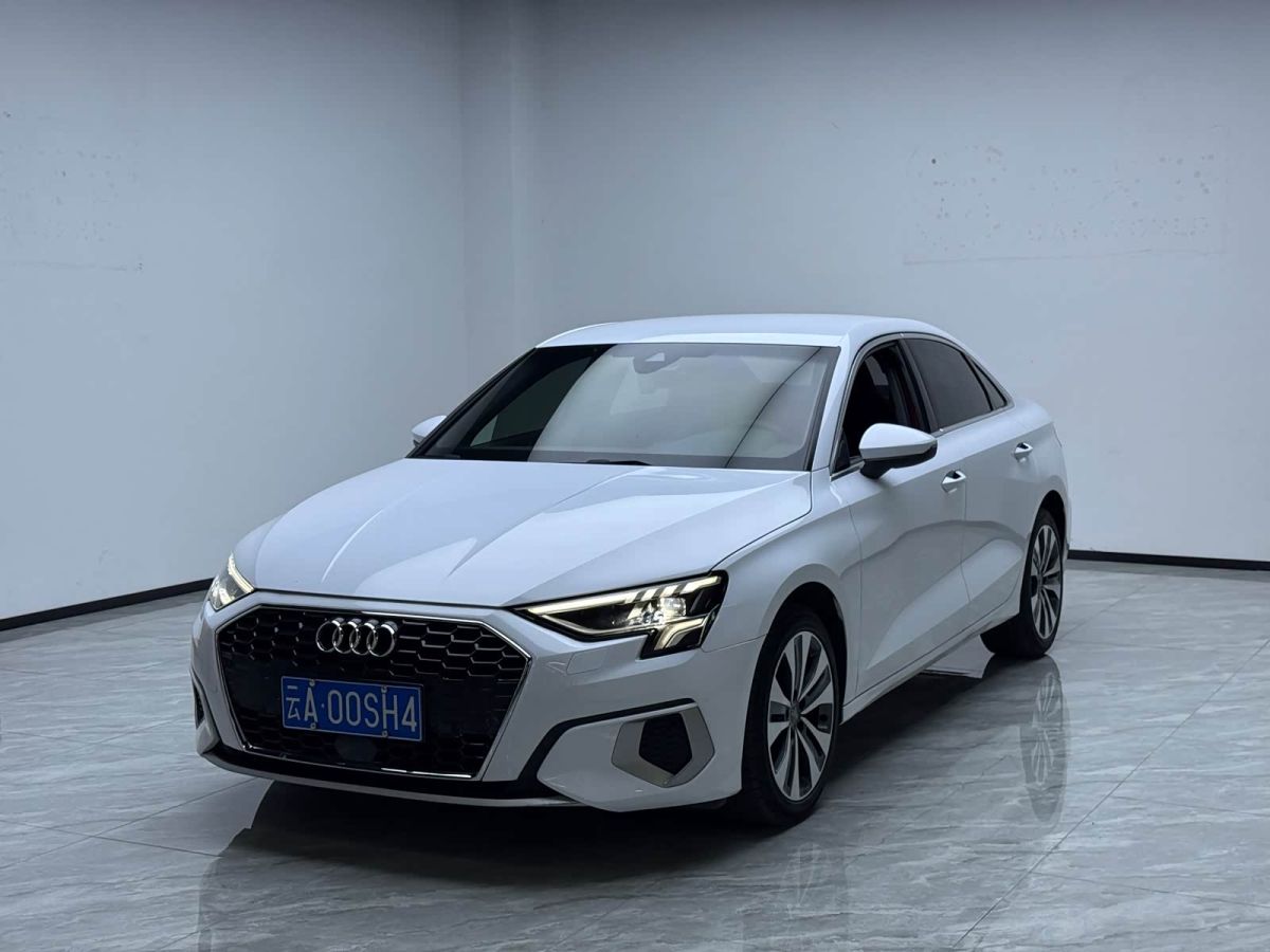 Audi A3, 2021 г., красный / фиолетовый, 41 800 км