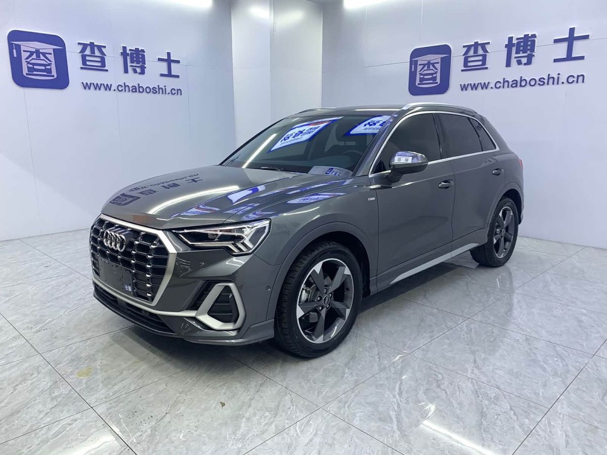 Audi 奥迪Q3, 2023 г., серебристый / серый, 12 000 км