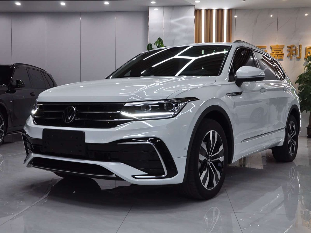 Volkswagen Tiguan L, 2024 г., белый, 9 000 км Volkswagen Tiguan L 2024 380TSI автомат полный привод R-Line комплектация «Юэсян» 7 мест