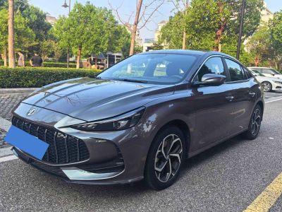 MG 5, 2024 г., серебристый / серый, 10 900 км MG 5, 2024 г., шампань / коричневый, 14 000 км