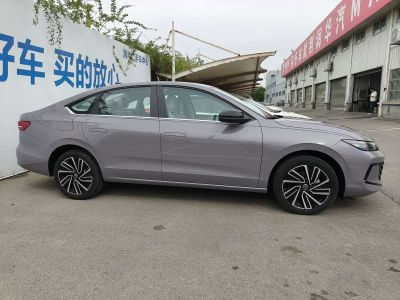 Volkswagen Lavida, 2025 г., белый, 9 000 км Volkswagen Lavida 2026 Pro 300TSI комплектация «Чжии»