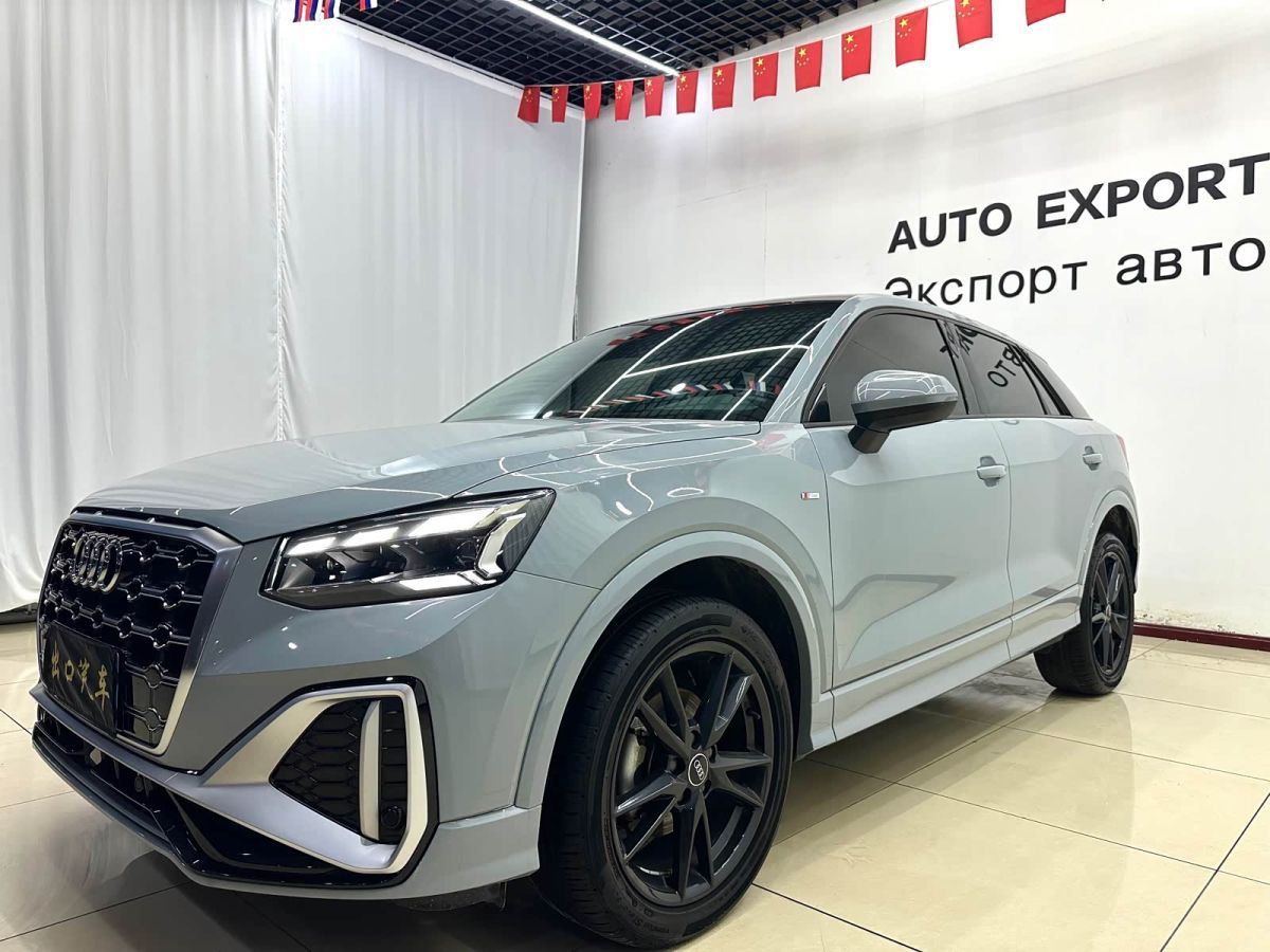 Audi 奥迪Q2L, 2023 г., серебристый / серый, 29 000 км