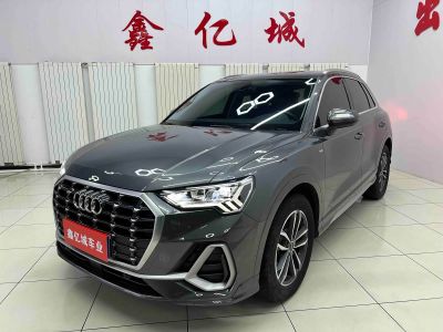 Audi Q3, 2022 г., серебристый / серый, 43 600 км Audi 奥迪Q3, 2022 г., серебристый / серый, 49 000 км