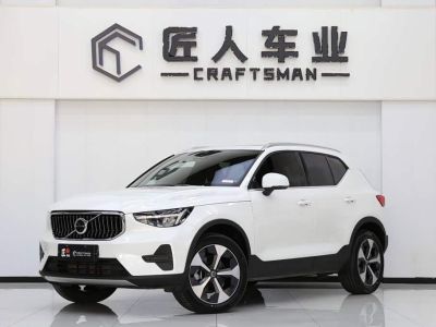 Volvo 沃尔沃XC40, 2022 г., синий, 71 100 км Volvo 沃尔沃XC40, 2023 г., белый, 23 000 км