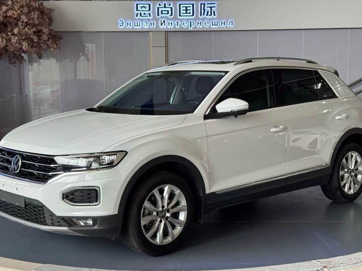 Volkswagen T-Roc, 2022 г., белый, 10 000 км Volkswagen T-Roc 2022 280TSI DSG одна ведущая ось Элита PLUS