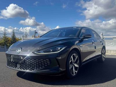 Volkswagen Lamando, 2023 г., серебристый / серый, 50 000 км Volkswagen Lamando 2023 Lamando L 280TSI DSG комплектация «Кула»