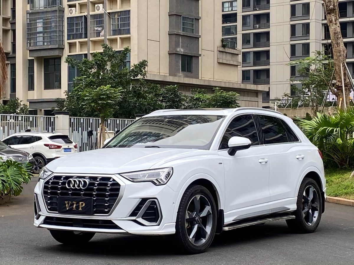 Audi Q3, 2021 г., белый, 61 000 км Audi 奥迪Q3, 2021 г., белый, 61 000 км