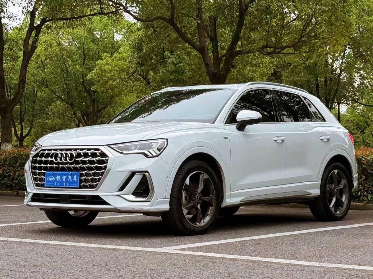 Audi 奥迪Q3, 2024 г., белый, 17 000 км