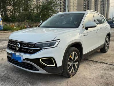 Volkswagen Tayron, 2023 г., белый, 31 400 км Volkswagen Tayron 2023 330TSI одна ведущая ось комплектация «Люкс Plus», исполнение «Цзиньцзе»