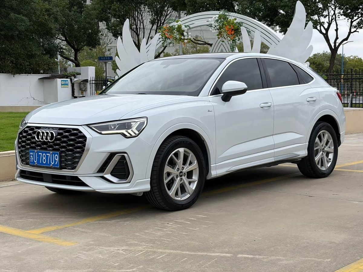 Audi Q3 Sportback, 2022 г., белый, 68 000 км Audi 奥迪Q3 Sportback, 2022 г., белый, 68 000 км