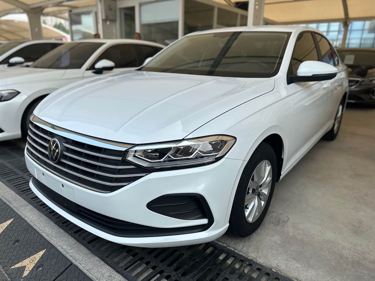 Volkswagen Lavida, 2023 г., белый, 28 000 км Volkswagen Lavida 2023 1.5L автомат Дэи версия