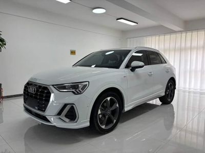 Audi Q3, 2021 г., синий, 43 700 км Audi 奥迪Q3, 2022 г., белый, 13 000 км