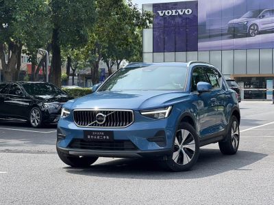 Volvo 沃尔沃XC40, 2025 г., белый, 8 000 км Volvo 沃尔沃XC40, 2025 г., синий, 7 000 км