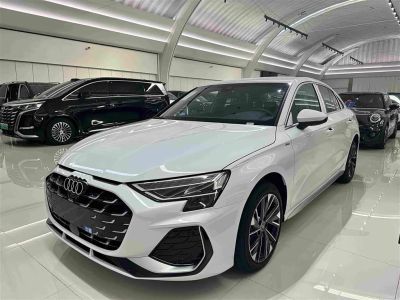 Audi A3, 2025 г., красный / фиолетовый, 21 100 км Audi A3, 2026 г., белый, 100 км